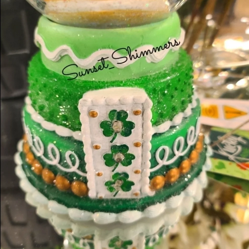 St Patricks Day Light up Gingerbread Tier Cake Rainbow Lucky Shamrock Snowglobe